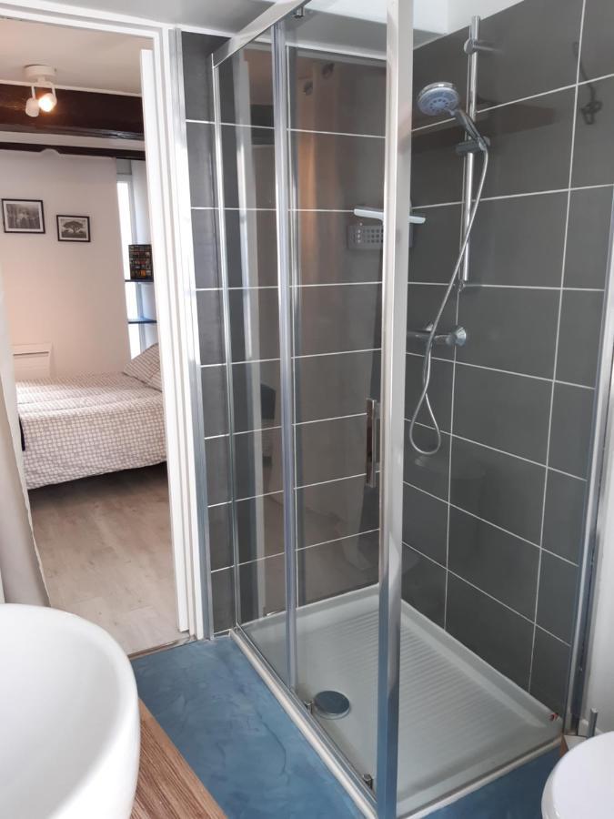 Appartement Haute Ville Meuble Avec Cour Privative Granville Kültér fotó